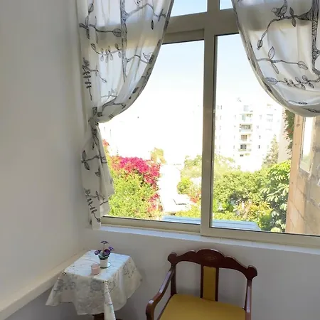 458 - Favlyn Boutique * Sliema